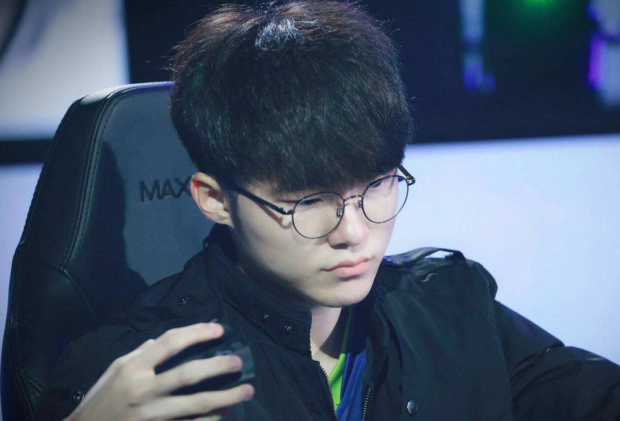 施瓦伯担任 施瓦伯担任